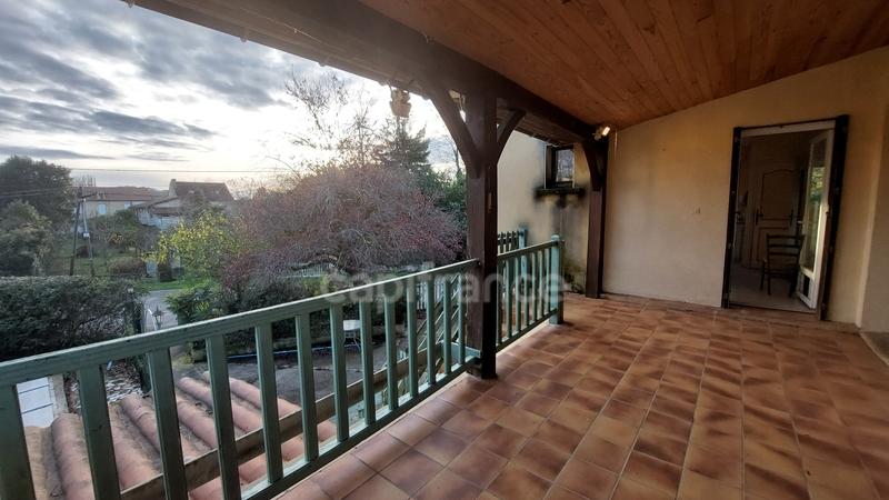 Maison - 230 m² - 12 pièces