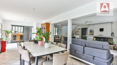 Maison - 190 m² - 8 pièces