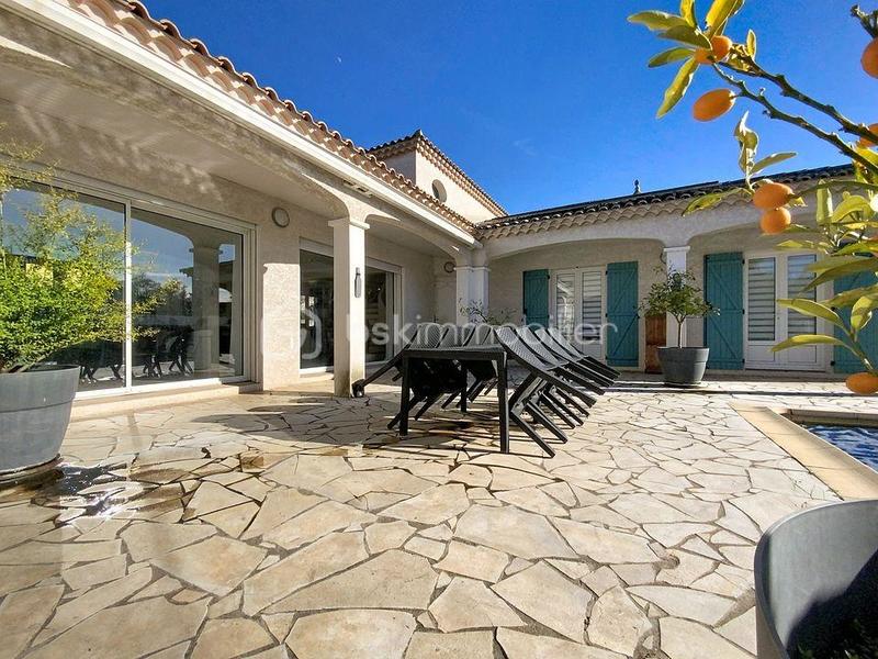 Maison traditionnelle - 180 m² - 6 pièces