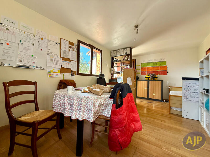 Maison - 165 m² - 8 pièces