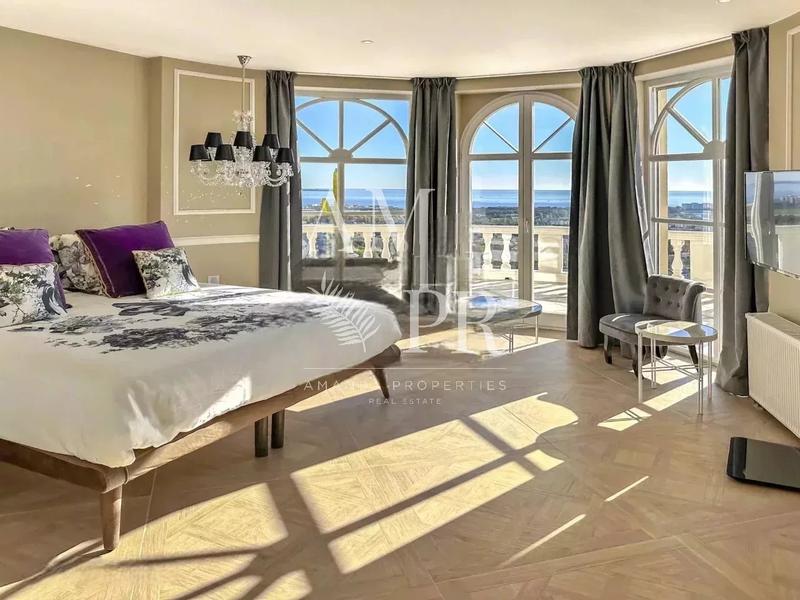 Villa - 319 m² - 5 pièces