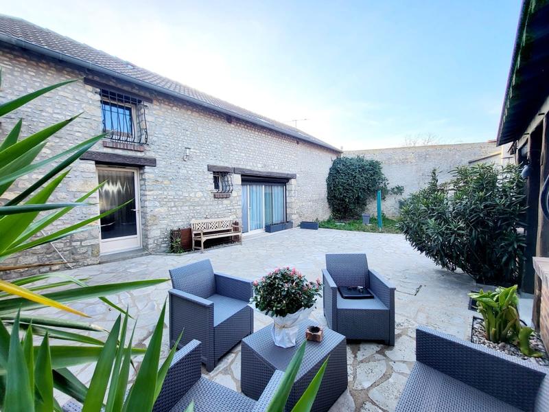 Maison - 186 m² - 8 pièces