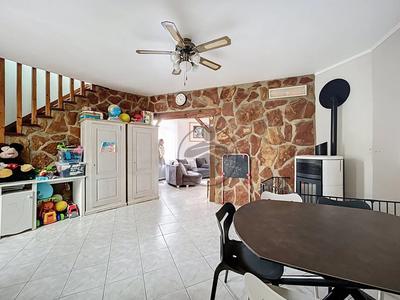 Maison - 93 m² - 5 pièces