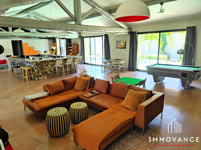 Maison - 340 m² - 8 pièces