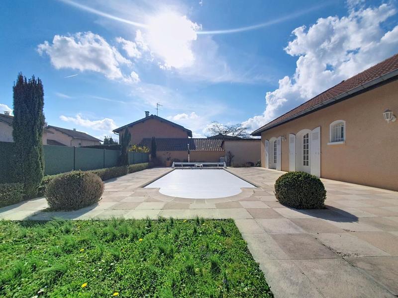 Maison - 227 m² - 5 pièces