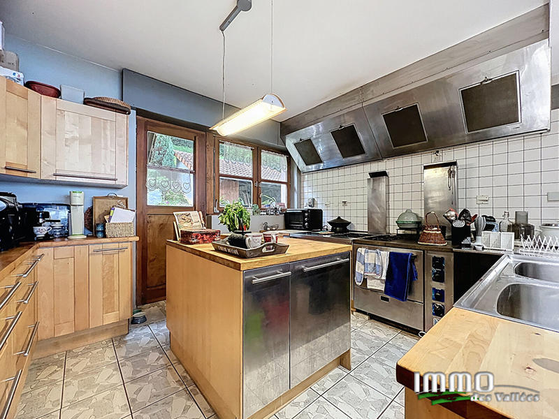 Maison - 408 m² - 10 pièces