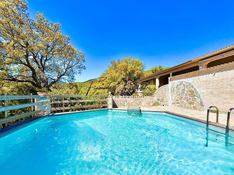 Maison - 269 m² - 7 pièces