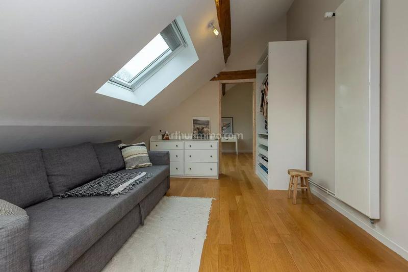 Maison - 237 m² - 9 pièces