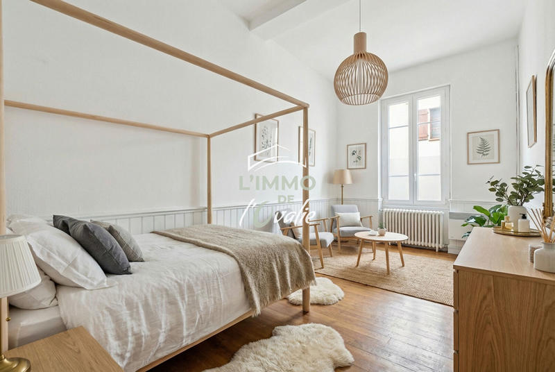 Maison - 327 m² - 9 pièces