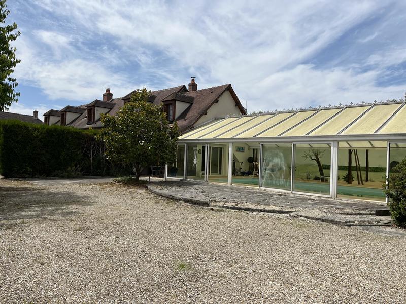 Maison - 255 m² - 9 pièces