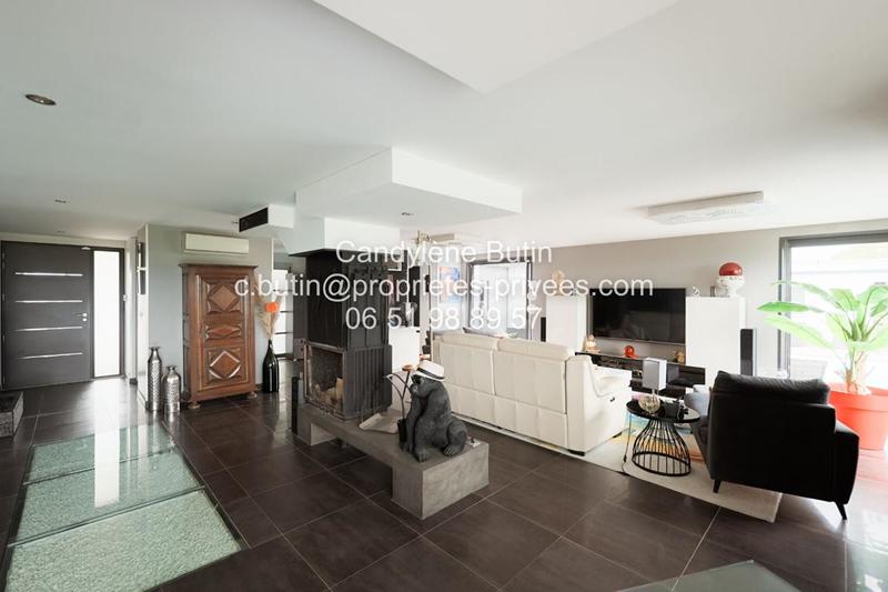 Villa - 260 m² - 7 pièces