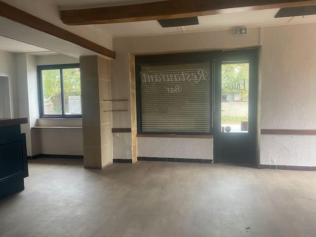 Local commercial - 150 m² - 4 pièces