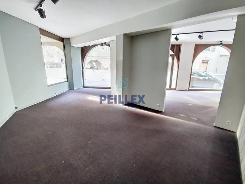 Local commercial - 252 m² - 4 pièces