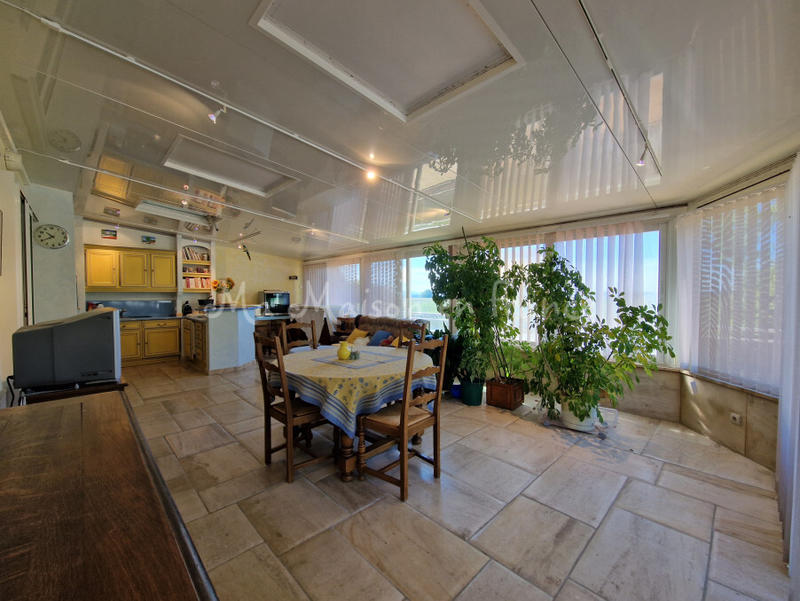 Maison - 225 m² - 11 pièces