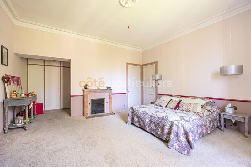 Demeure - 750 m² - 15 pièces