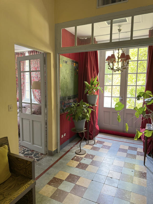 Propriété - 1 300 m² - 15 pièces