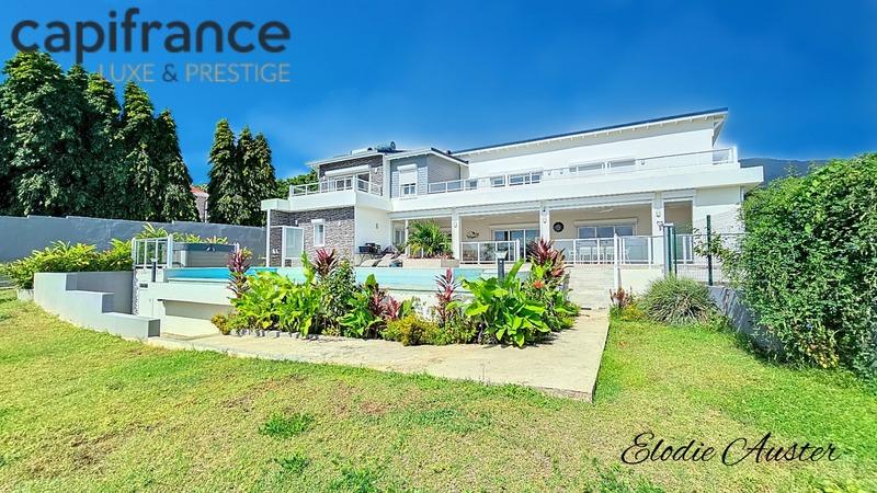 Propriété - 305 m² - 7 pièces