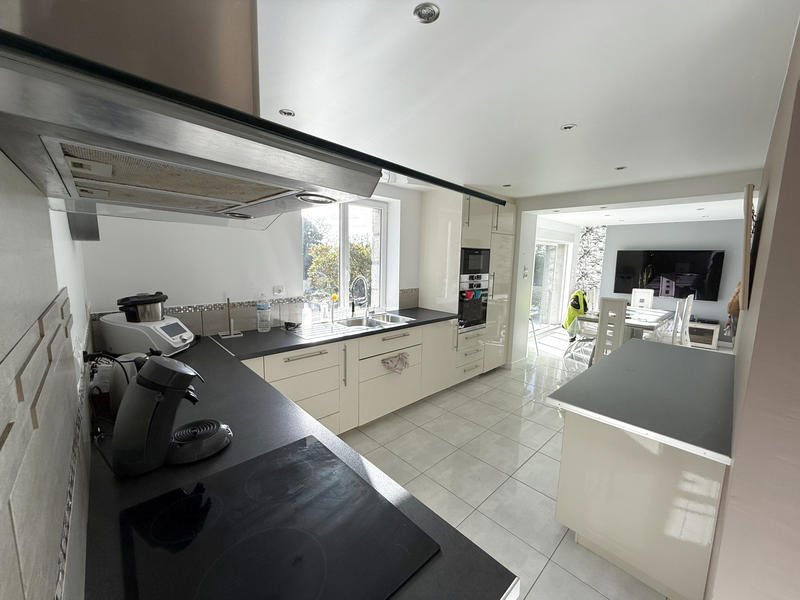 Maison - 143 m² - 6 pièces