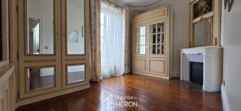 Maison - 240 m² - 9 pièces