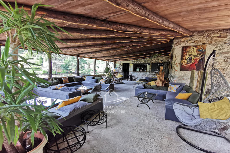 Propriété - 460 m² - 10 pièces