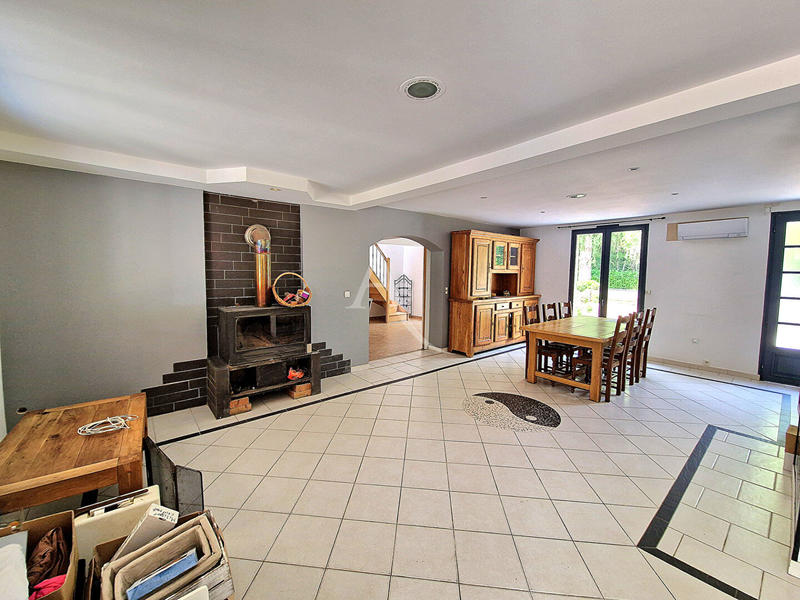 Maison - 258 m² - 9 pièces