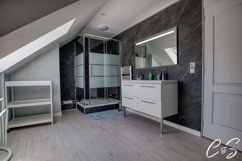 Maison - 215 m² - 6 pièces