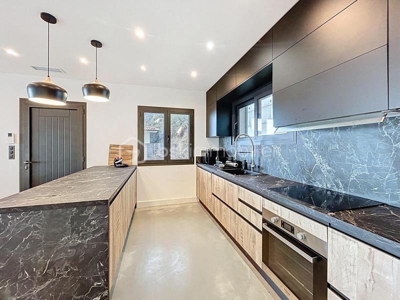 Maison - 172 m² - 9 pièces