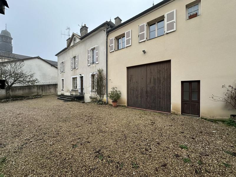 Maison ancienne - 225 m² - 6 pièces
