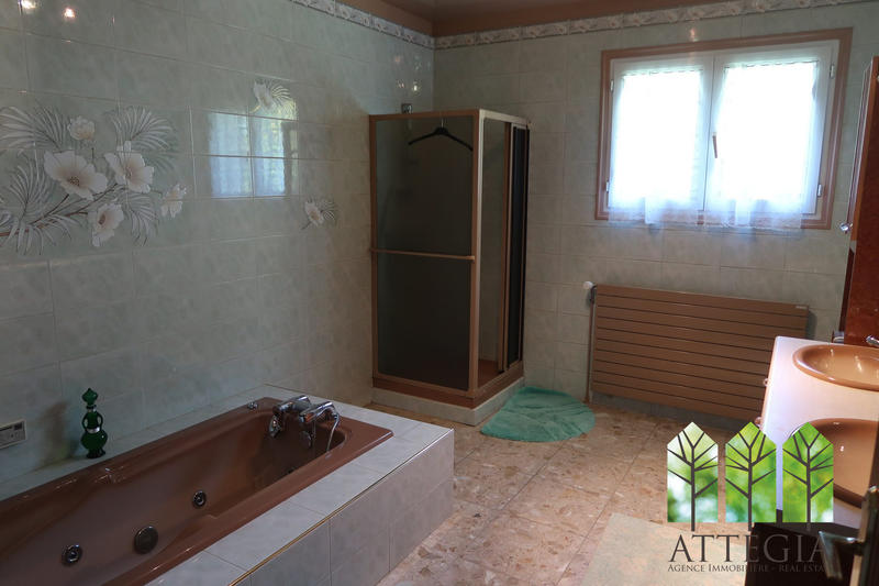 Maison - 400 m² - 7 pièces