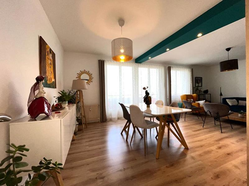 Appartement - 90 m² - 4 pièces