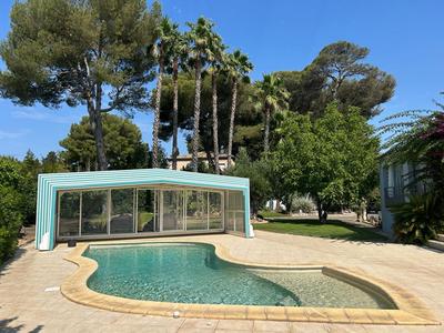 Maison - 210 m² - 10 pièces