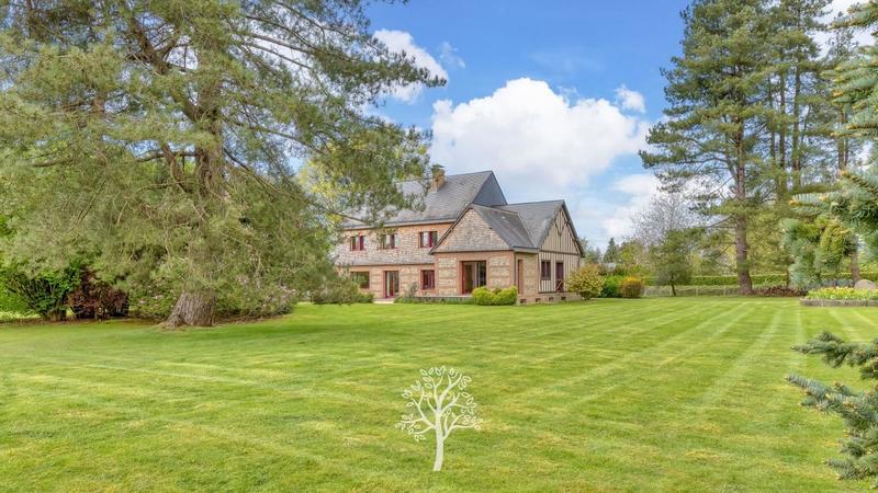 Maison - 325 m² - 7 pièces