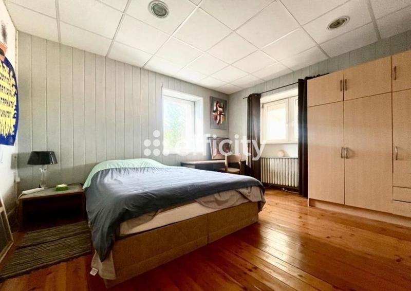 Maison - 235 m² - 8 pièces