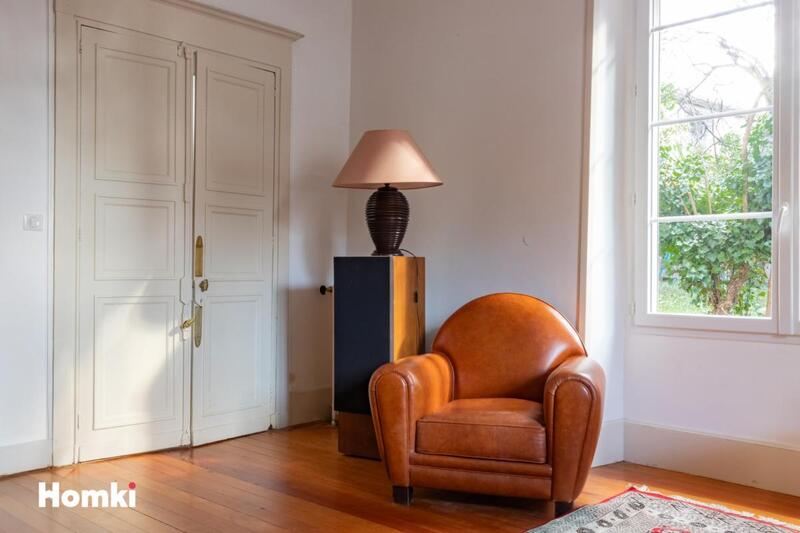 Maison - 328 m² - 11 pièces