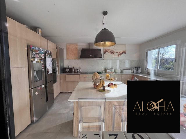 Villa - 331 m² - 8 pièces