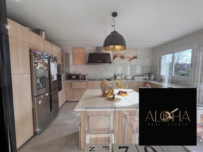 Villa - 331 m² - 8 pièces