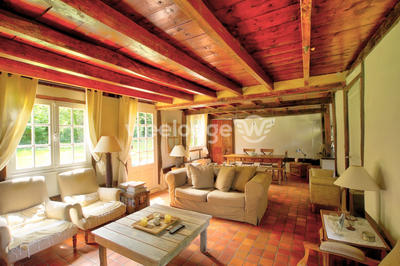 Maison - 326 m² - 12 pièces