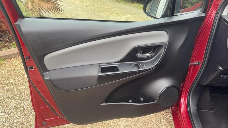 Toyota Yaris III 1.5 Vvt-i Hybrid 100h e-Cvt France - Automatique