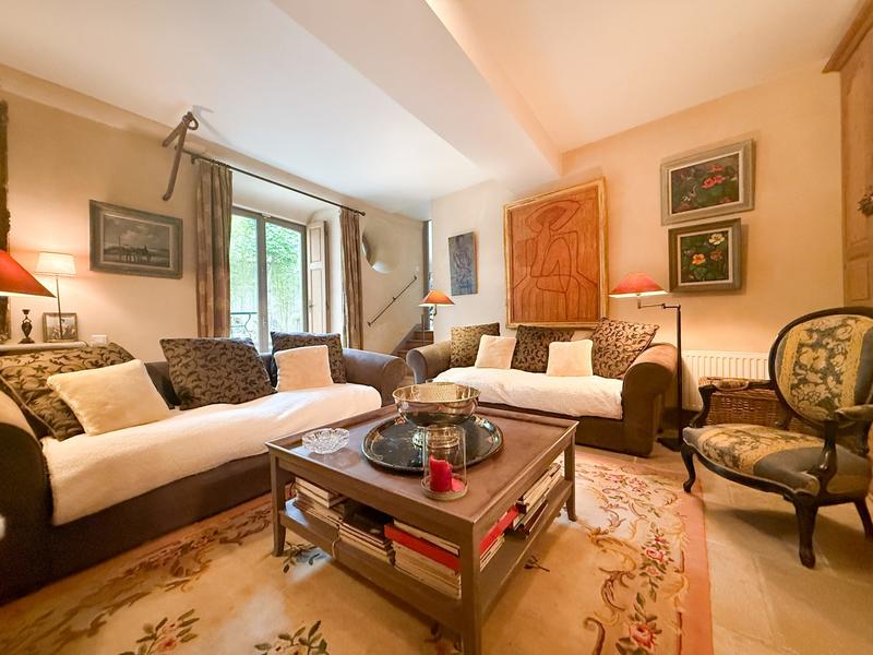 Maison - 280 m² - 10 pièces