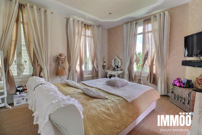 Maison - 265 m² - 6 pièces