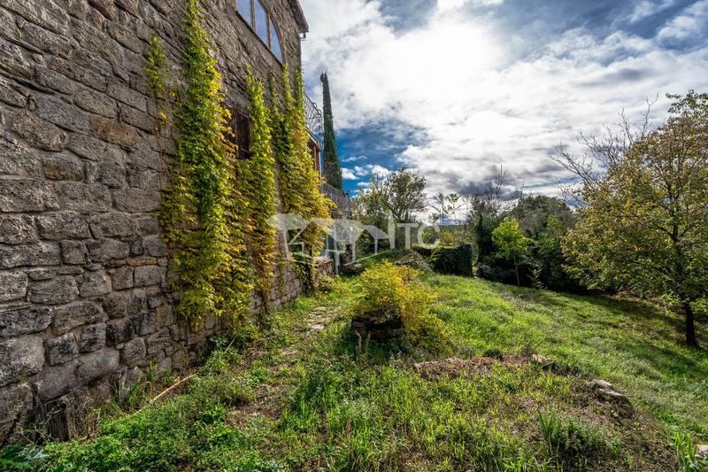 Maison - 204 m² - 8 pièces