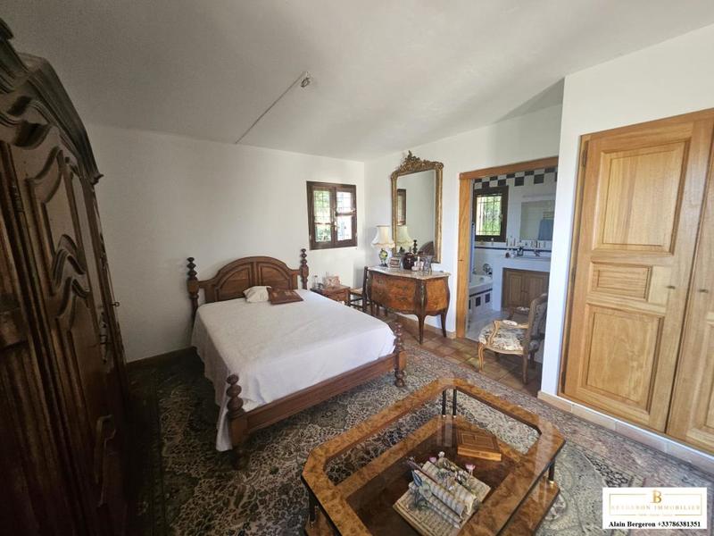 Villa - 197 m² - 8 pièces