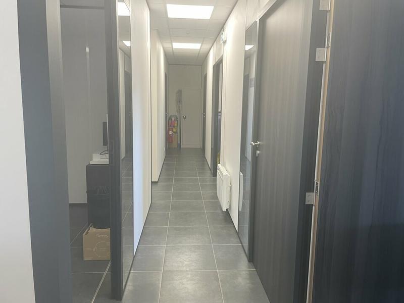 Local d'activité / Entrepôt - 590 m²