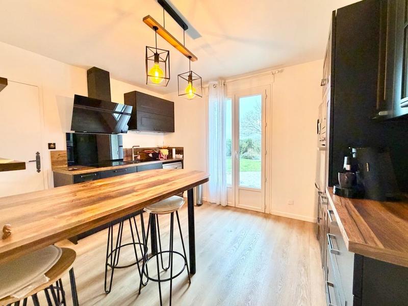 Maison - 210 m² - 7 pièces