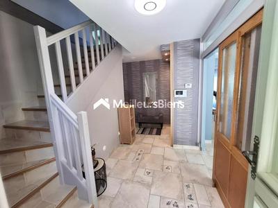 Maison traditionnelle - 186 m² - 8 pièces