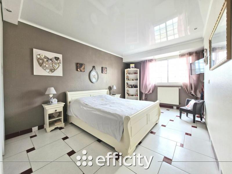 Maison - 242 m² - 6 pièces