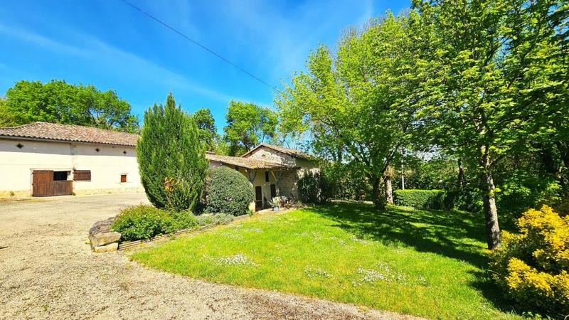 Propriété - 223 m² - 9 pièces