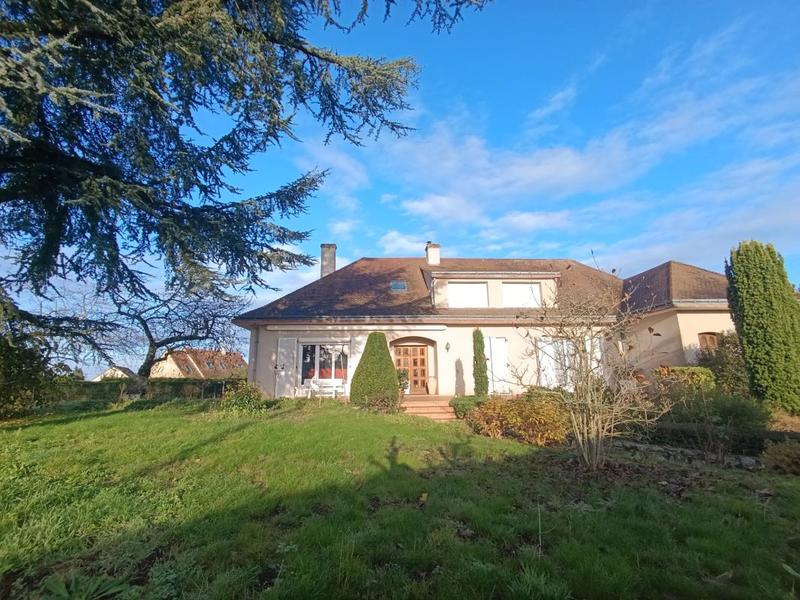 Maison - 261 m² - 11 pièces