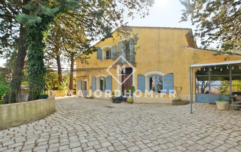 Maison - 211 m² - 6 pièces