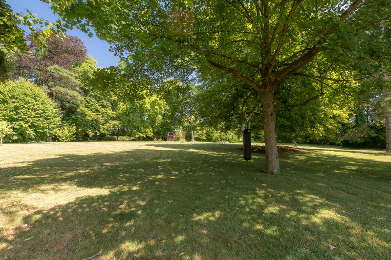 Maison - 300 m² - 9 pièces